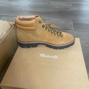 The Citywalk Lugsole Hiker Boot in Leather